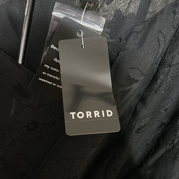 🆕🎉HP🎊NWT Gorgeous Size 3X Torrid Blouse - Picture 9 of 9